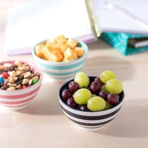 Thirty-one Get the Scoop Bowl Set - NIB  (4 Sets of 4 Bowls. - Picture 2 of 10